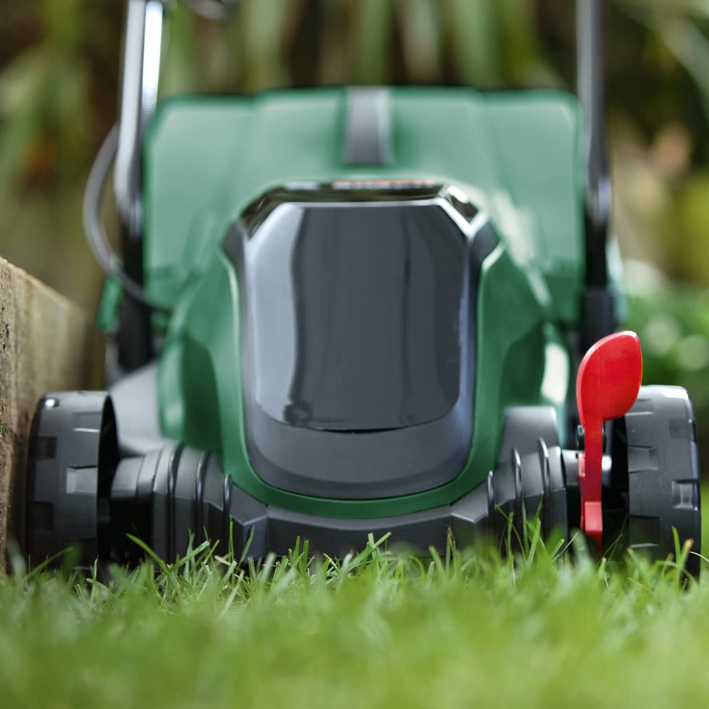 Bosch Cordless Lawnmower CityMower 18V-32 (18 Volt, 1x Battery 4 Ah, Brushless Motor, Cutting Width: 32 cm, Lawns up to 300 m², in Carton Packaging)