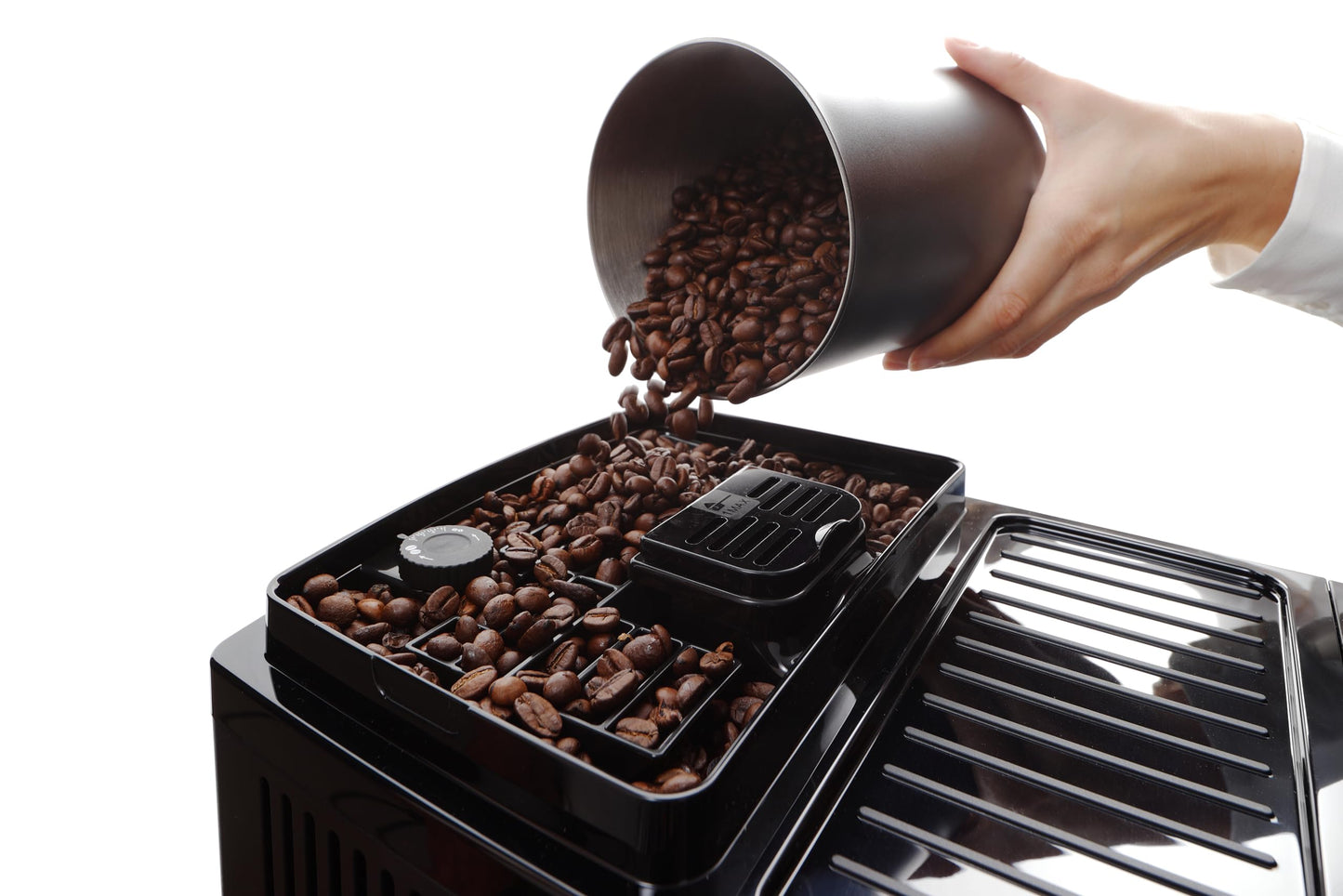 De'Longhi Magnifica Start - Automatic Bean to Cup Coffee Machine, LatteCrema Hot Milk System, 4 One-Touch Recipes, Espresso, Latte Macchiato & Hot Water, Automatic Cleaning, Black (ECAM220.61.GB)